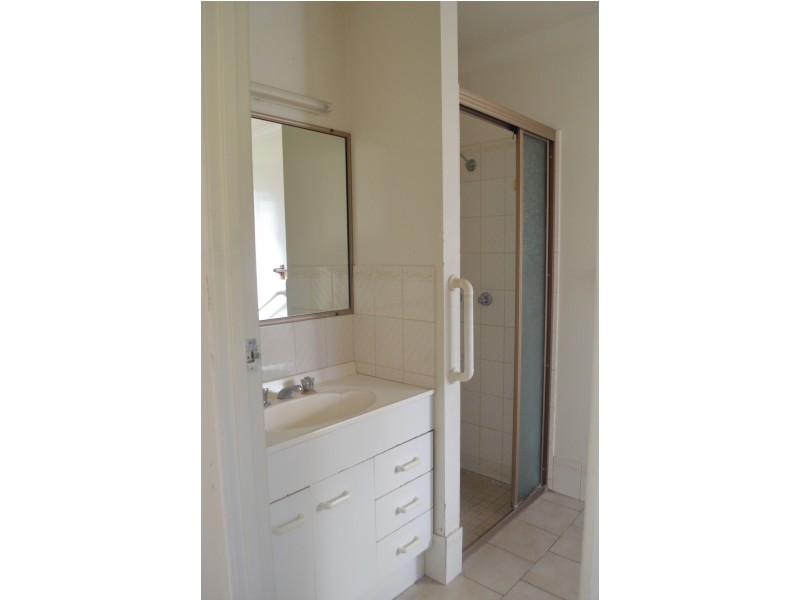 2/11 Rachel Street, Kearneys Spring QLD 4350