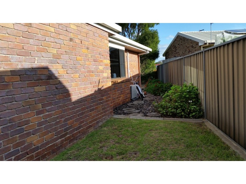 2/11 Rachel Street, Kearneys Spring QLD 4350