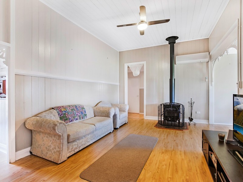 6 FAIRFAX STREET, Cambooya QLD 4358