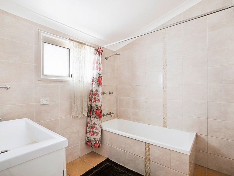 6 FAIRFAX STREET, Cambooya QLD 4358