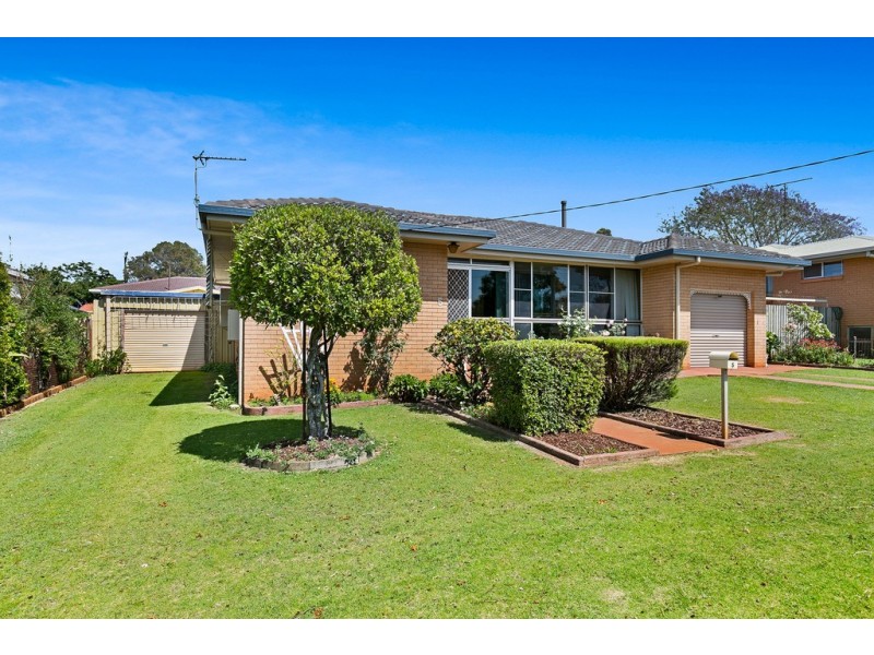 5 Raelyn Street, Centenary Heights QLD 4350