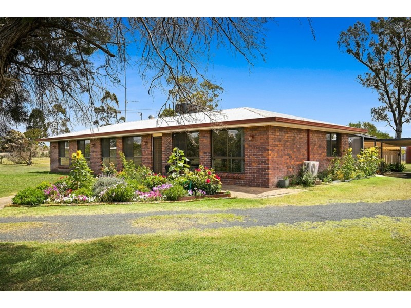48 Railway Street, Cambooya QLD 4358