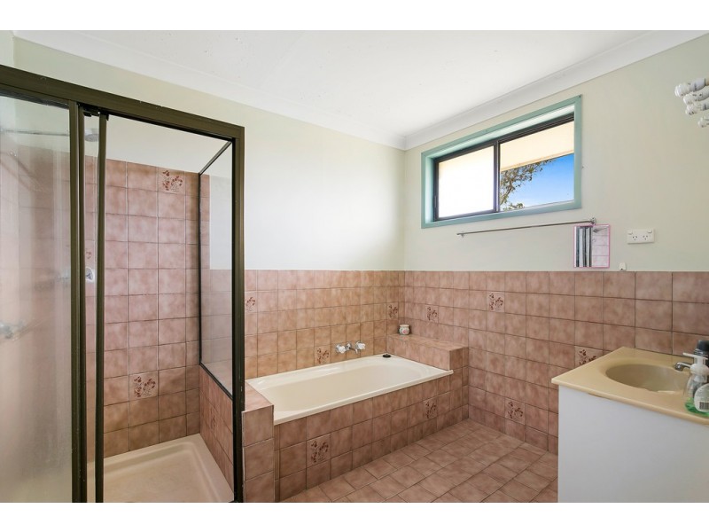 48 Railway Street, Cambooya QLD 4358