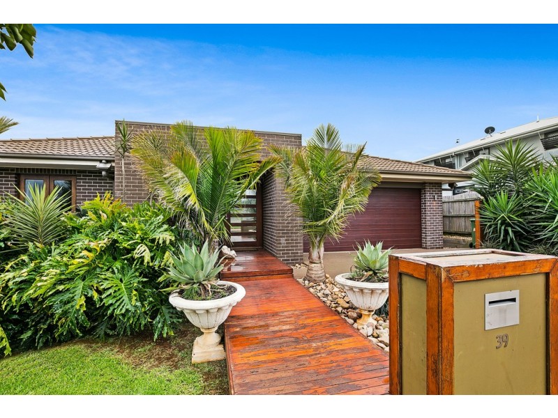 39 Highgrove Drive, Highfields QLD 4352