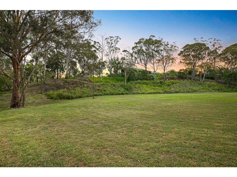 33 Box Tree Court, Mount Rascal QLD 4350