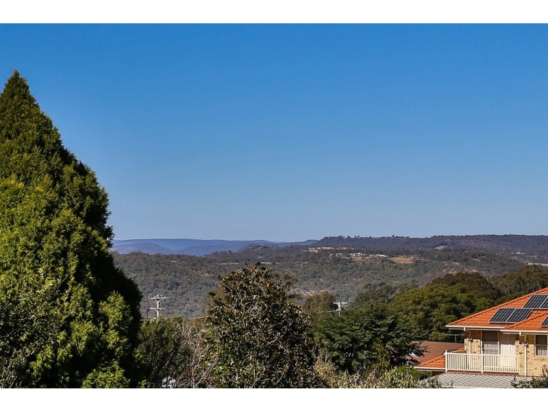 4 Large Street, Middle Ridge QLD 4350