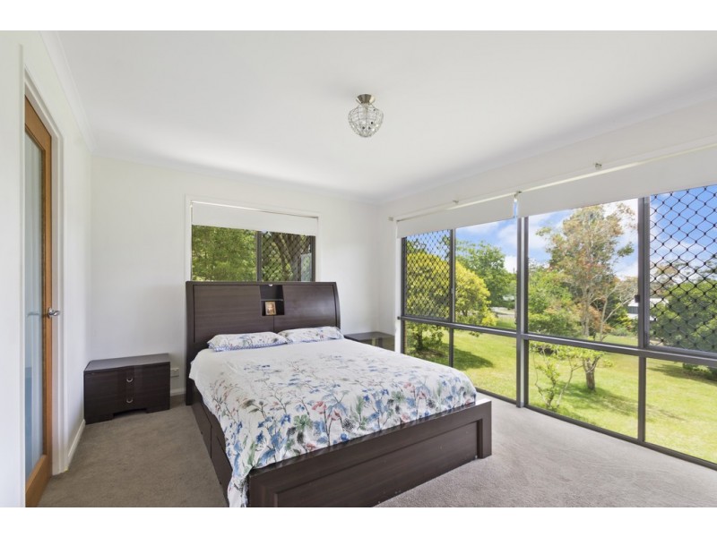 4 Large Street, Middle Ridge QLD 4350