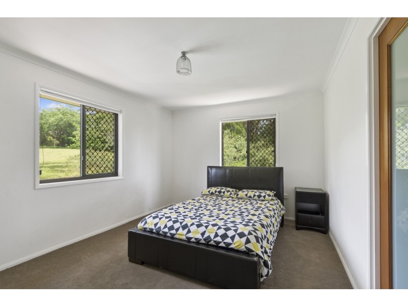 4 Large Street, Middle Ridge QLD 4350