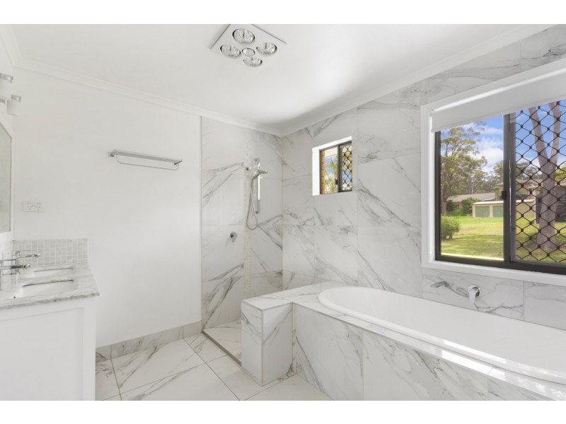 4 Large Street, Middle Ridge QLD 4350