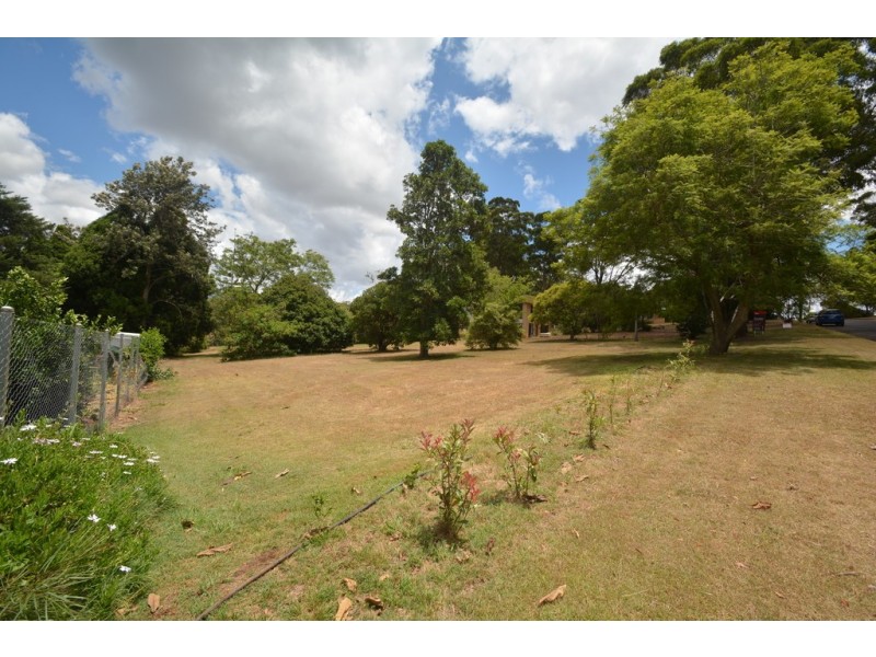 4 Large Street, Middle Ridge QLD 4350