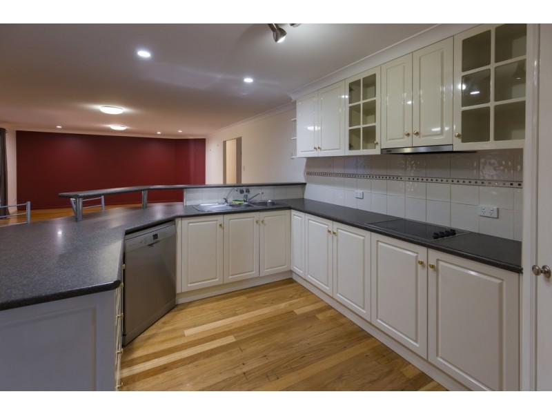 6 Jake Court, Middle Ridge QLD 4350