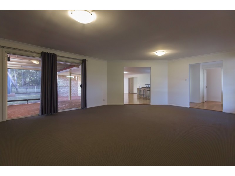 6 Jake Court, Middle Ridge QLD 4350