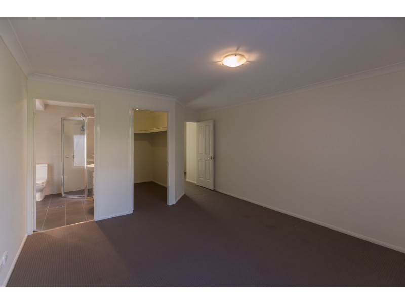 6 Jake Court, Middle Ridge QLD 4350