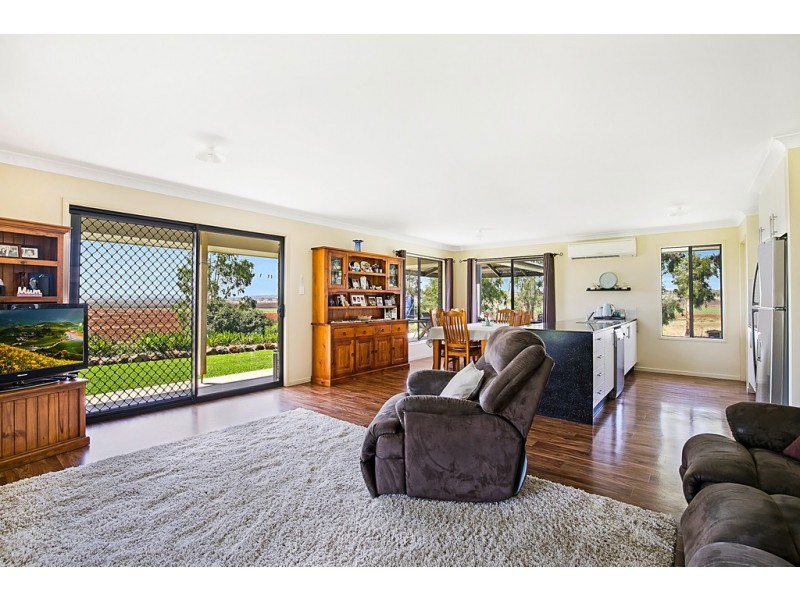 235 Oakey-Crosshill Road, Oakey QLD 4401