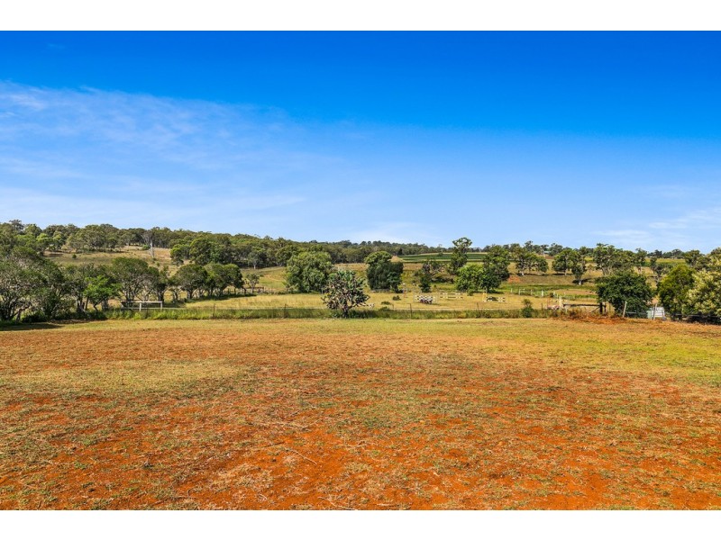 76 Willis Road, Meringandan West QLD 4352