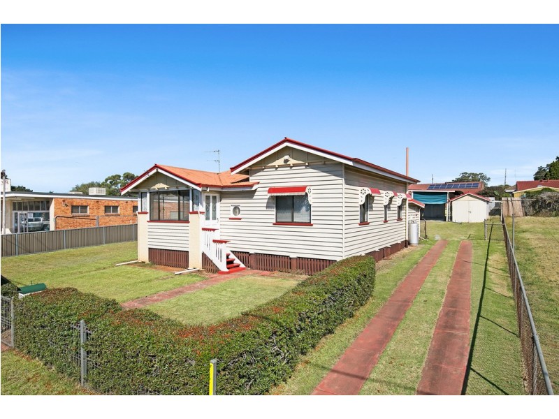 156 Taylor Street, Newtown QLD 4350