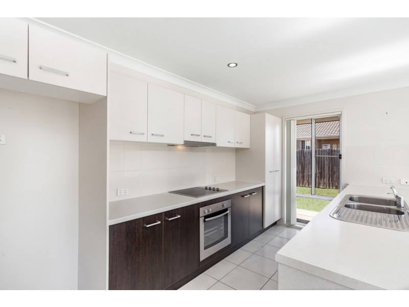 42 Newman Road, Wyreema QLD 4352