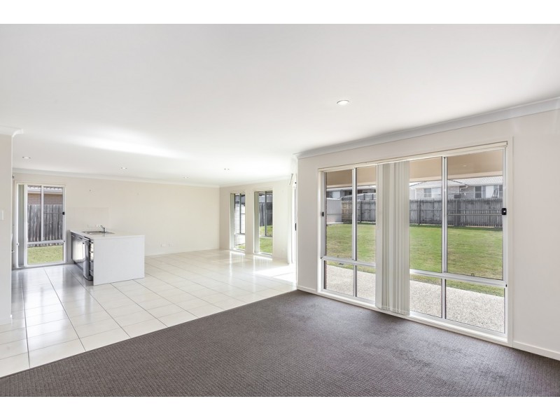 42 Newman Road, Wyreema QLD 4352