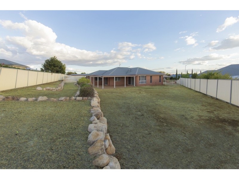 7 Keats Court, Westbrook QLD 4350