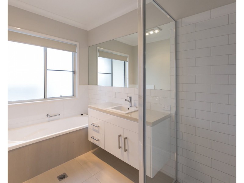 1/97A Stuart Street, Mount Lofty QLD 4350