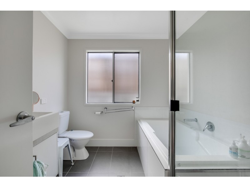 1 and 2 / 4 Rosenstengel Street, Darling Heights QLD 4350