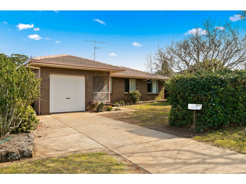 9 Chelsea Court, Centenary Heights QLD 4350