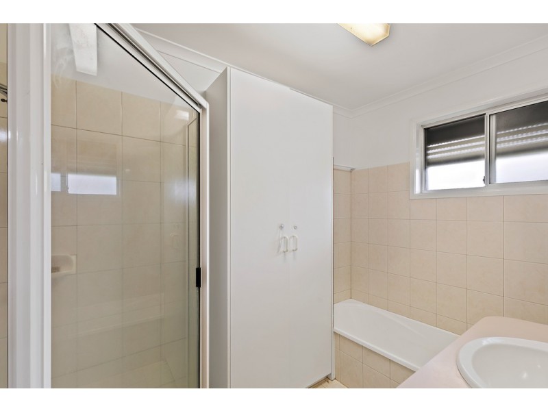9 Chelsea Court, Centenary Heights QLD 4350