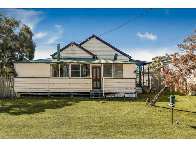 38 Queen Street, Oakey QLD 4401