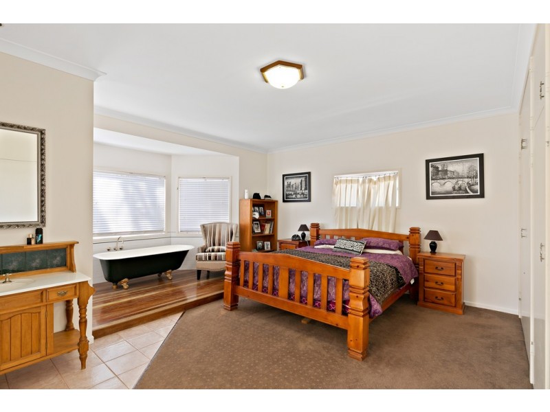 5 Cambridge Street, Harristown QLD 4350