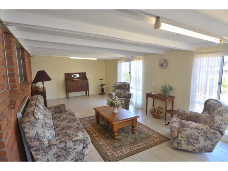 8 Seppelt Street, Wilsonton Heights QLD 4350