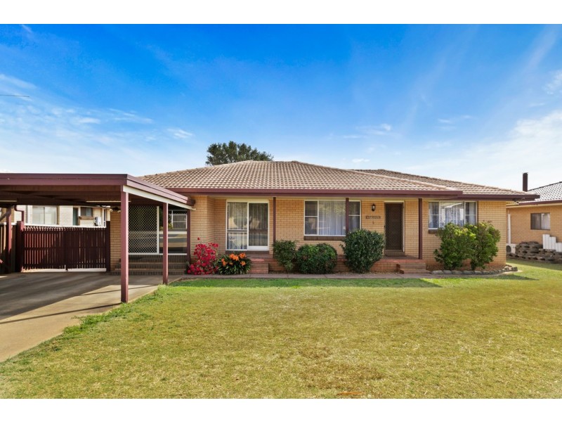 9 Jondaryan Street, Newtown QLD 4350