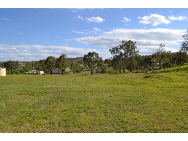 15 Neville Street, Meringandan West QLD 4352