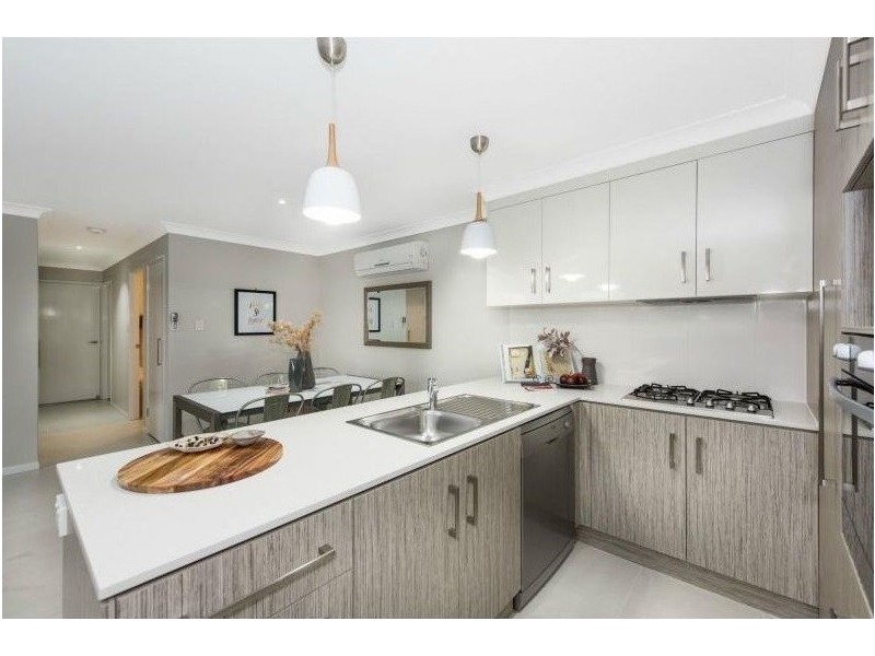 1/241D Mackenzie Street, Centenary Heights QLD 4350