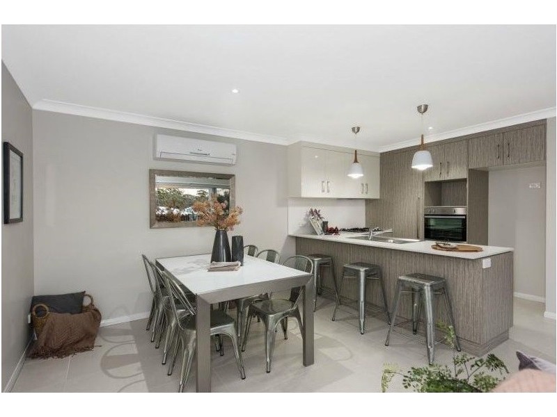 1/241D Mackenzie Street, Centenary Heights QLD 4350