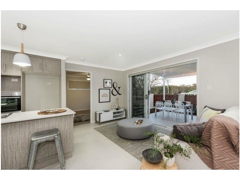 1/241D Mackenzie Street, Centenary Heights QLD 4350