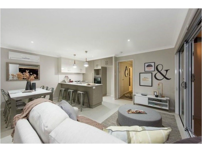 1/241D Mackenzie Street, Centenary Heights QLD 4350