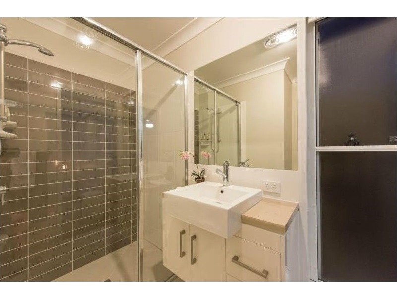 1/241D Mackenzie Street, Centenary Heights QLD 4350