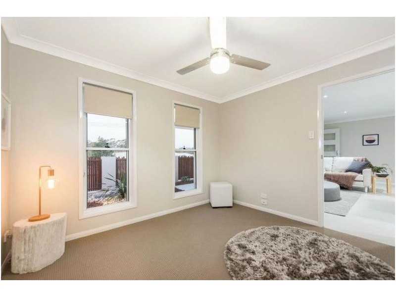 1/241D Mackenzie Street, Centenary Heights QLD 4350