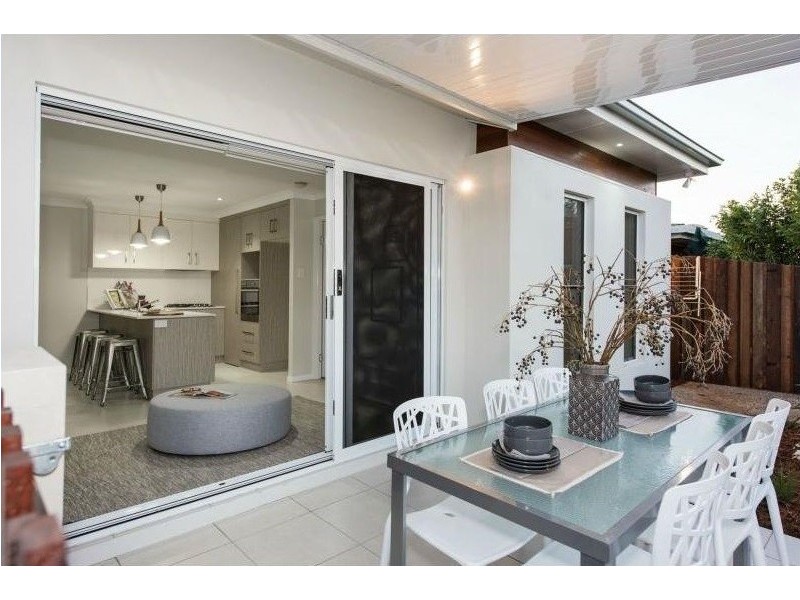 1/241D Mackenzie Street, Centenary Heights QLD 4350