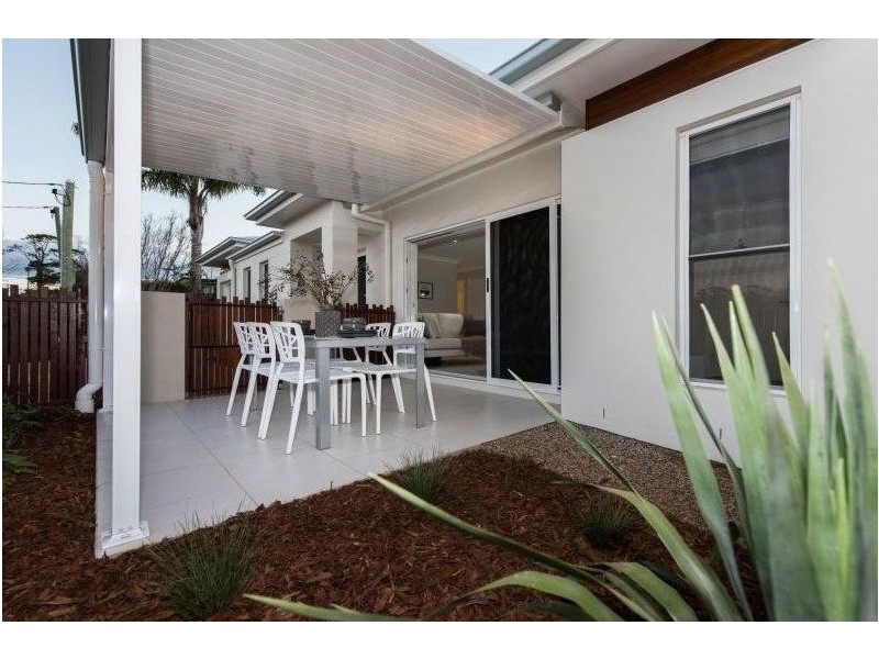 1/241D Mackenzie Street, Centenary Heights QLD 4350