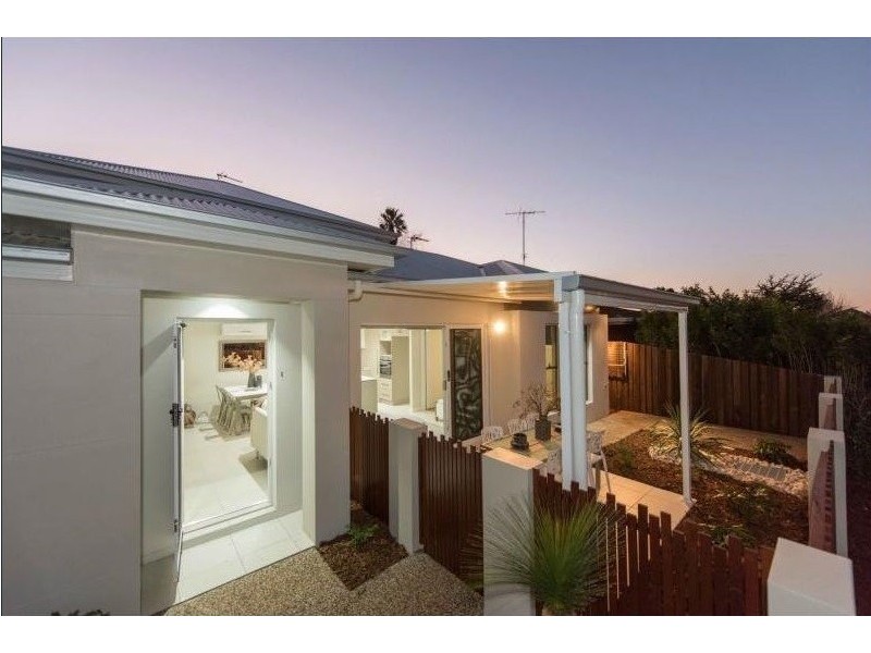 1/241D Mackenzie Street, Centenary Heights QLD 4350