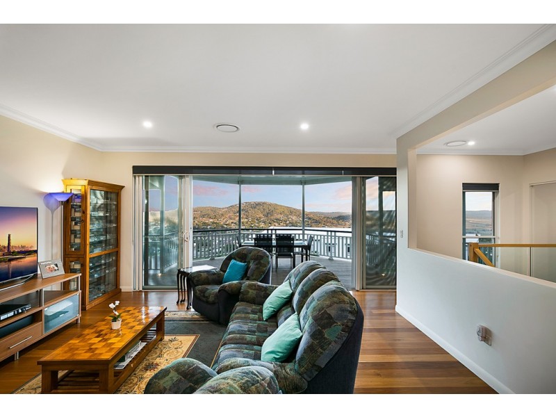 18 Manikato Drive, Hodgson Vale QLD 4352