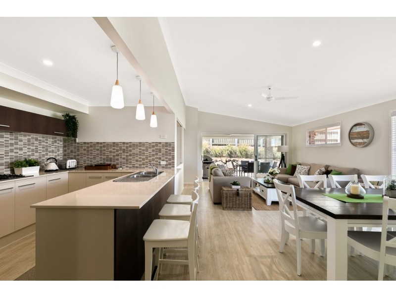 99 Entabeni Drive, Kearneys Spring QLD 4350