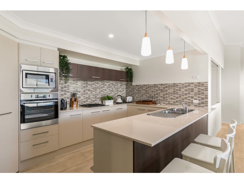 99 Entabeni Drive, Kearneys Spring QLD 4350