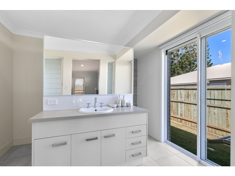 99 Entabeni Drive, Kearneys Spring QLD 4350