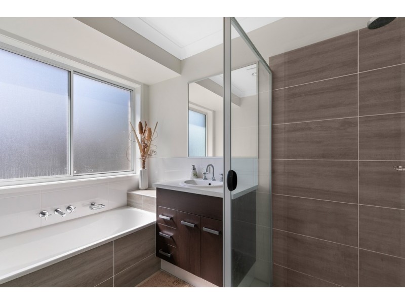 99 Entabeni Drive, Kearneys Spring QLD 4350