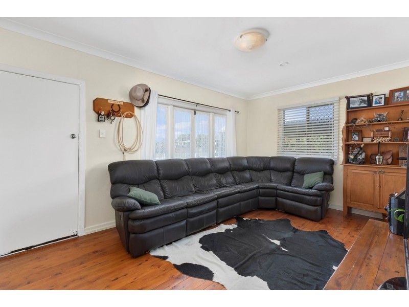 27 Free Street, Nobby QLD 4360