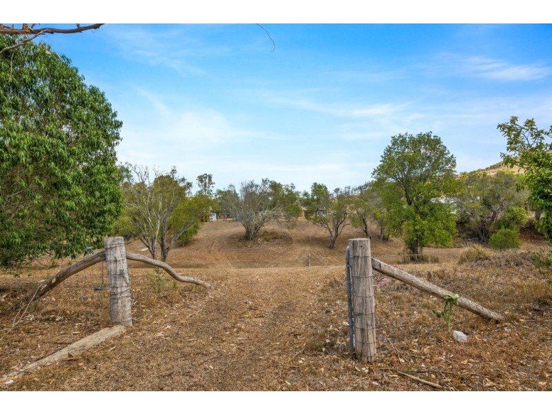 27 Redlands Drive, Gowrie Junction QLD 4352