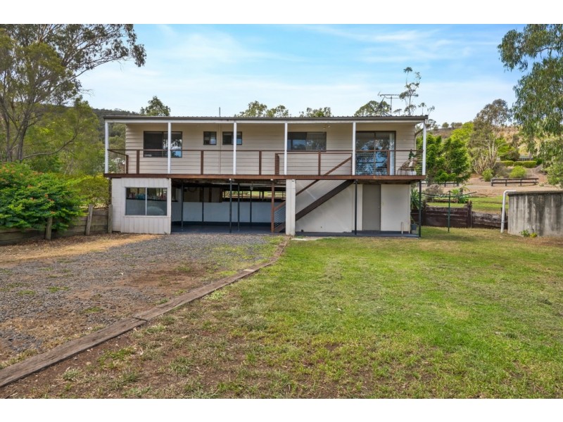 27 Redlands Drive, Gowrie Junction QLD 4352