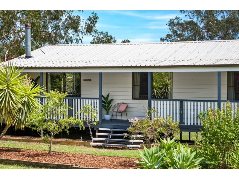 27 Redlands Drive, Gowrie Junction QLD 4352